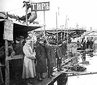 Тир и карусели на ярмарке на Сенной площади