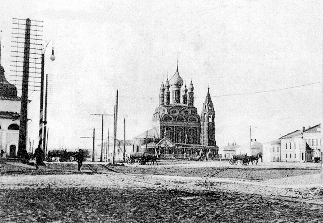 Церковь Богоявления со стороны площади Богоявленской