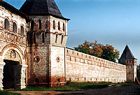 Южная стена монастыря